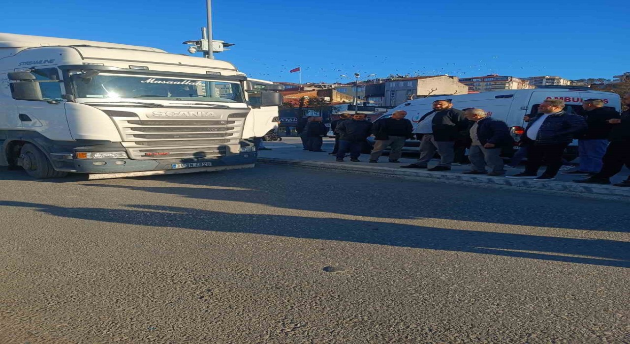 Alaplıda karşı yola geçmeye çalışan çocuğa tır çarptı: 1 yaralı