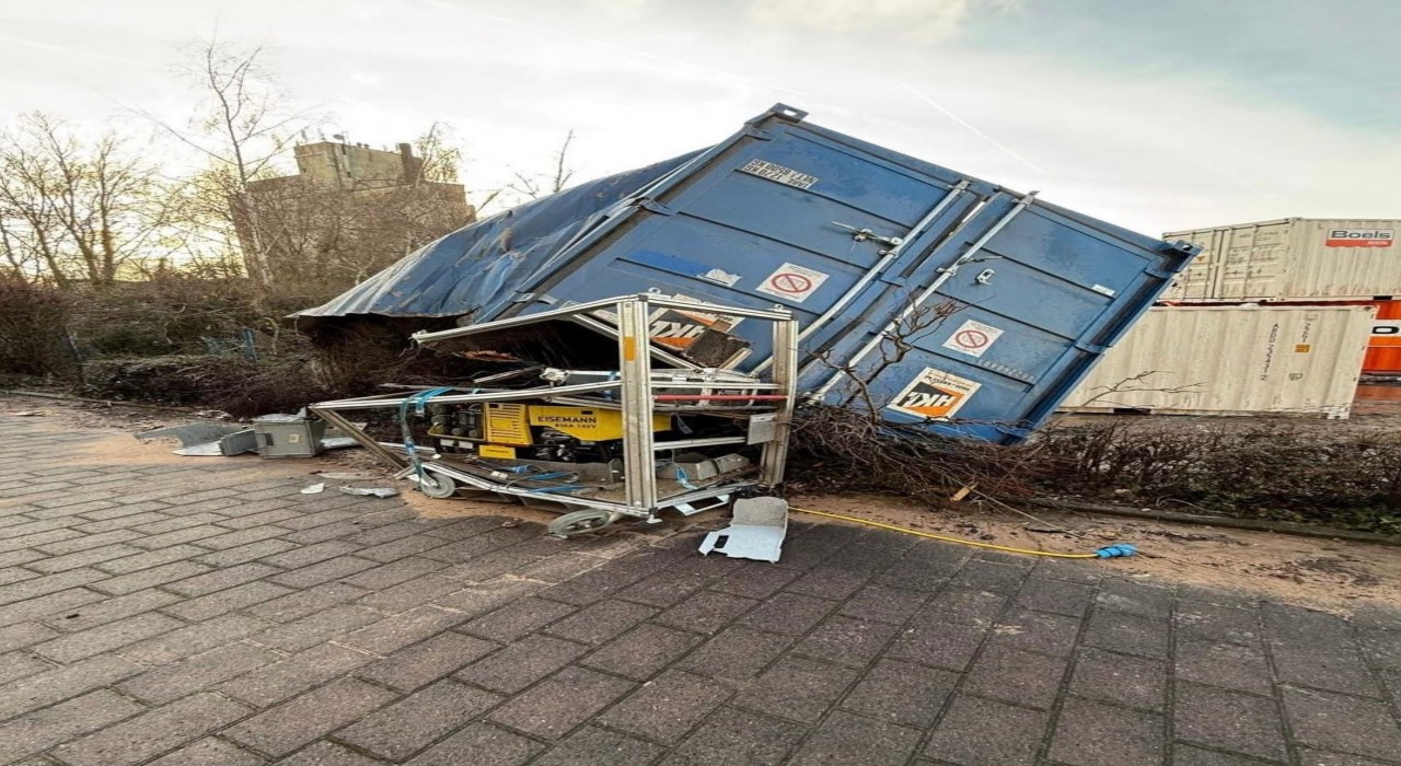 Almanyada kontrollü patlatmada yanlış tespit: 28 konut hasar gördü, 58 kişi evsiz kaldı