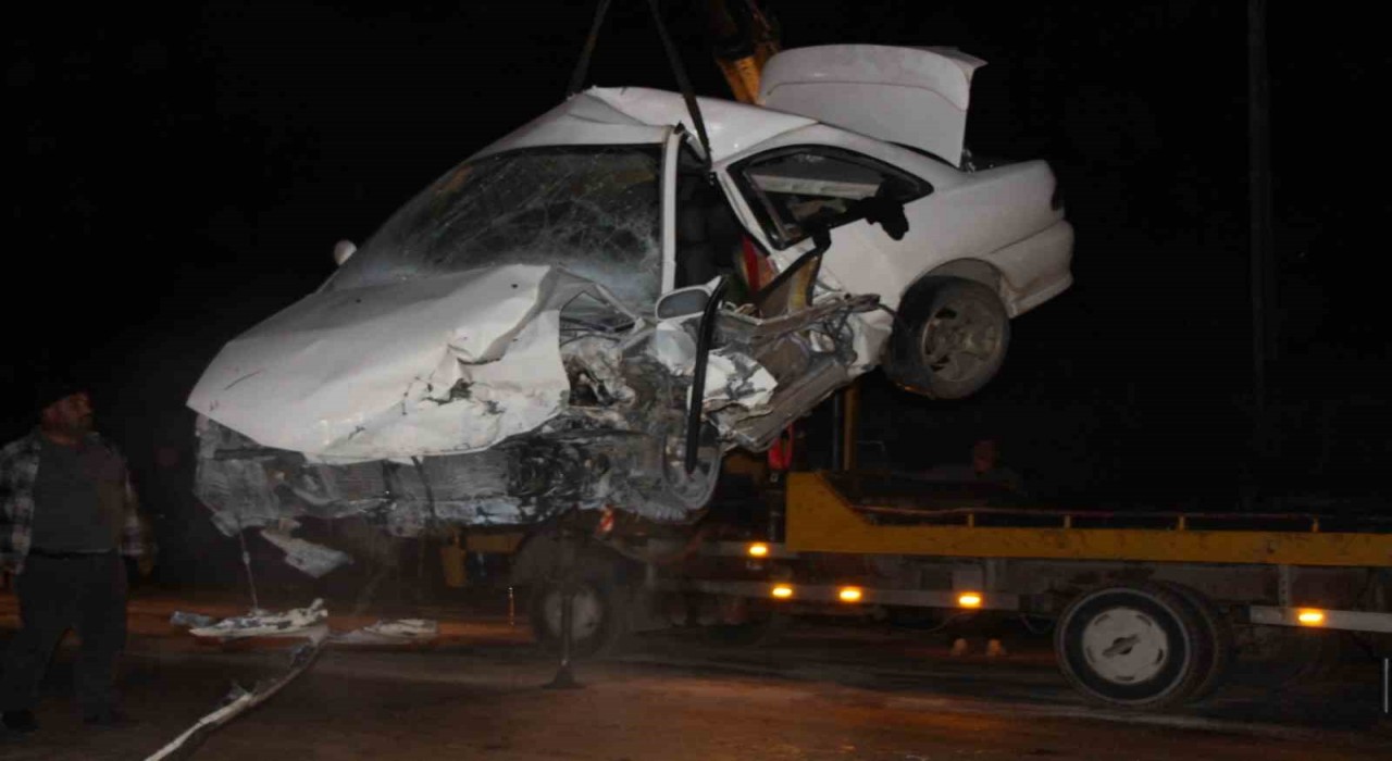 Amasyada iki otomobilin çarpıştığı feci kazada kamerada