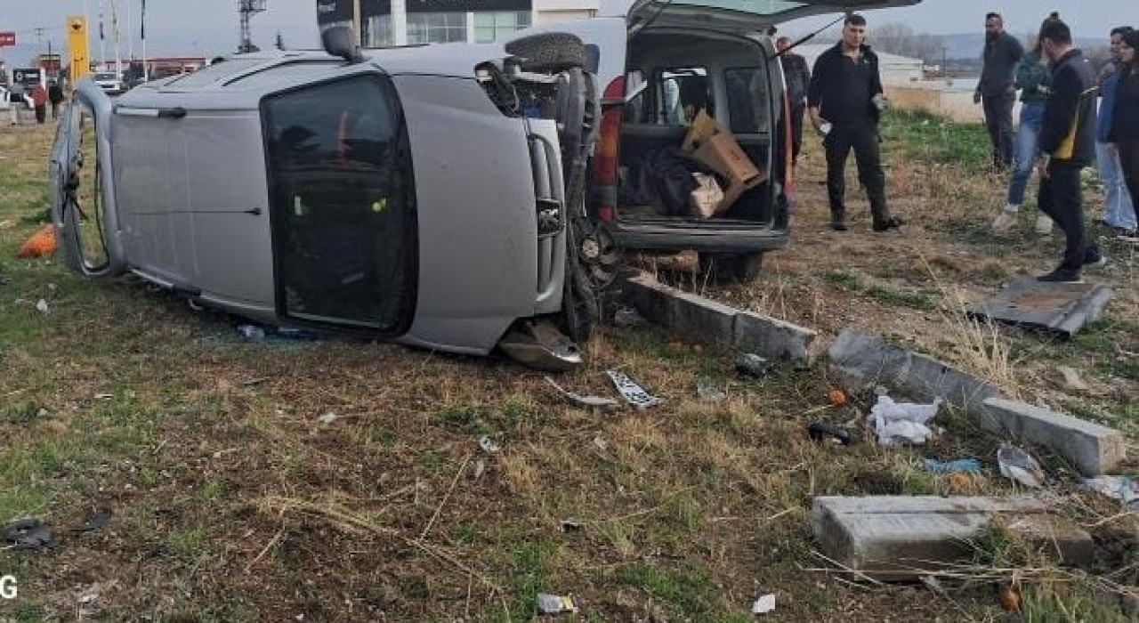 Amasyada kamyonetler çarpıştı: 4 yaralı