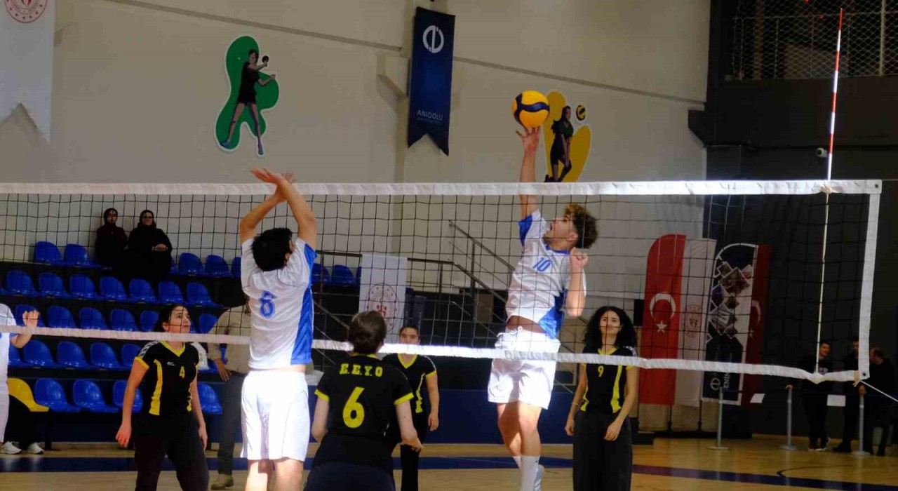 Anadolu Üniversitesinde engelsiz voleybol maçı yapıldı