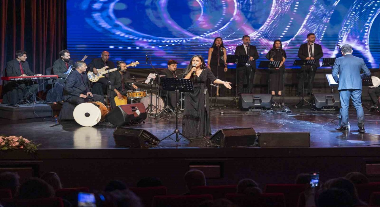 Anadolunun ezgileri Mersinde yankılandı