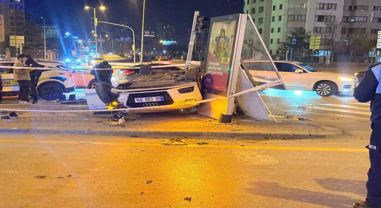 Ankarada araçla motosiklet çarpıştı: 4 yaralı