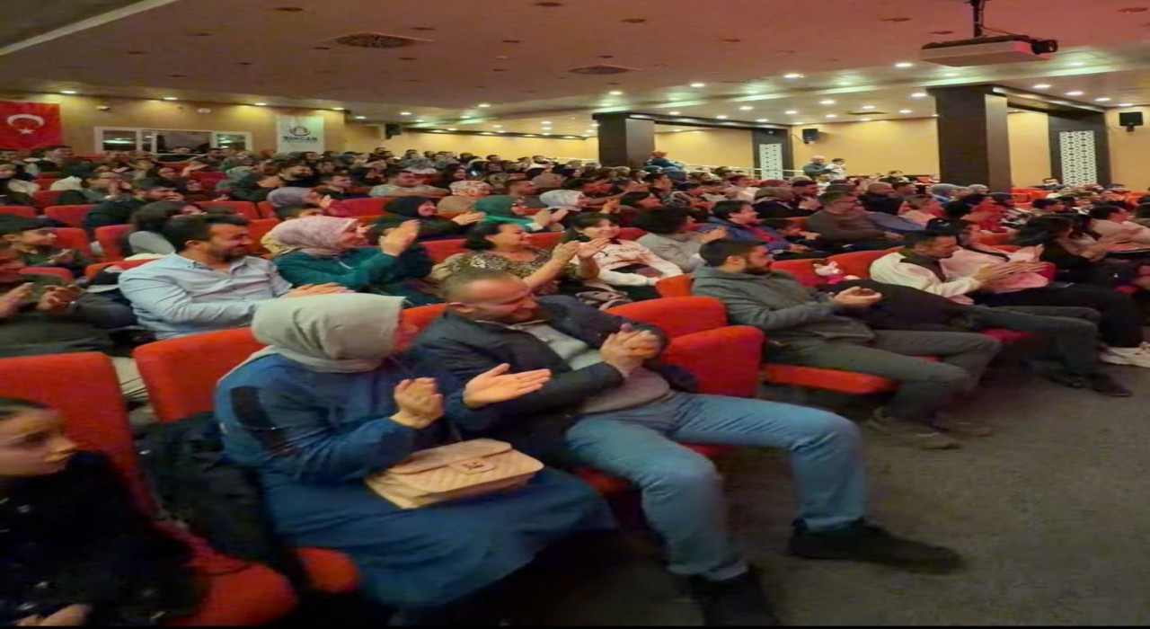 Ankarada hem çocuklara hem yetişkinlere tiyatro gösterimi