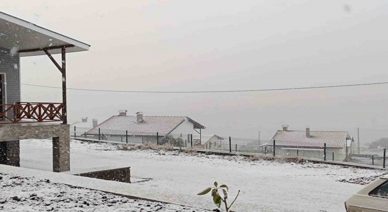 Ankarada mevsimin ilk karı Beypazarı ilçesine yağdı