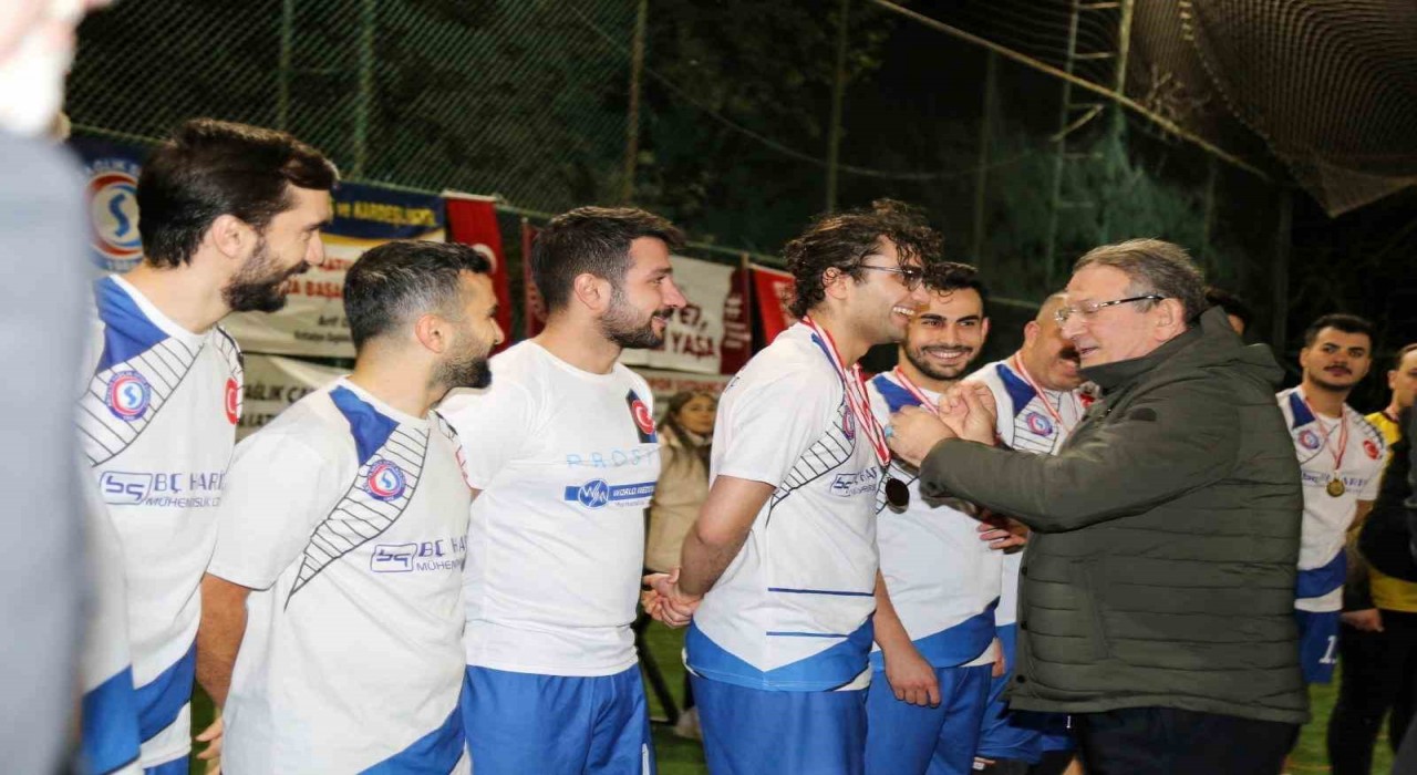 Antalya Sağlıkspor, 24. Geleneksel Futbol Turnuvasının şampiyonu oldu