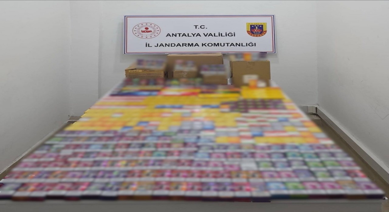 Antalyada kaçak bin 660 adet elektronik sigara ve 7 bin 500 paket sigara ele geçirildi