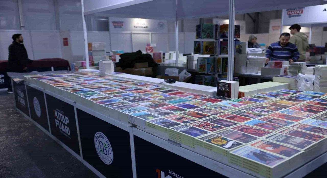 Arnavutköyde 1. Kitap Fuarı kapılarını açtı, onlarca ünlü isim kitapseverlerle buluşacak