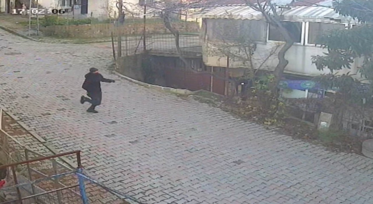 Arnavutköyde film sahnelerini aratmayan gasp: Kaçan şüpheli Ayağına sıkarım diye tehdit etti