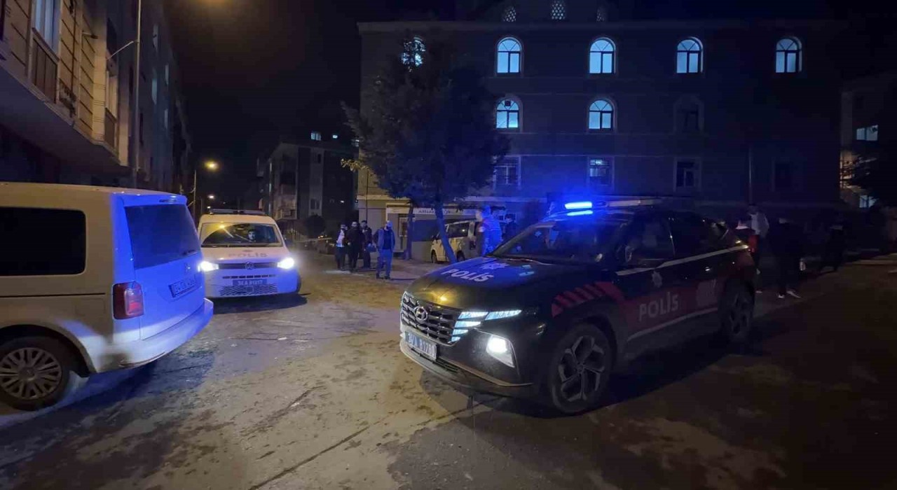 Arnavutköyde silahlı saldırı: 1i çocuk 2 yaralı