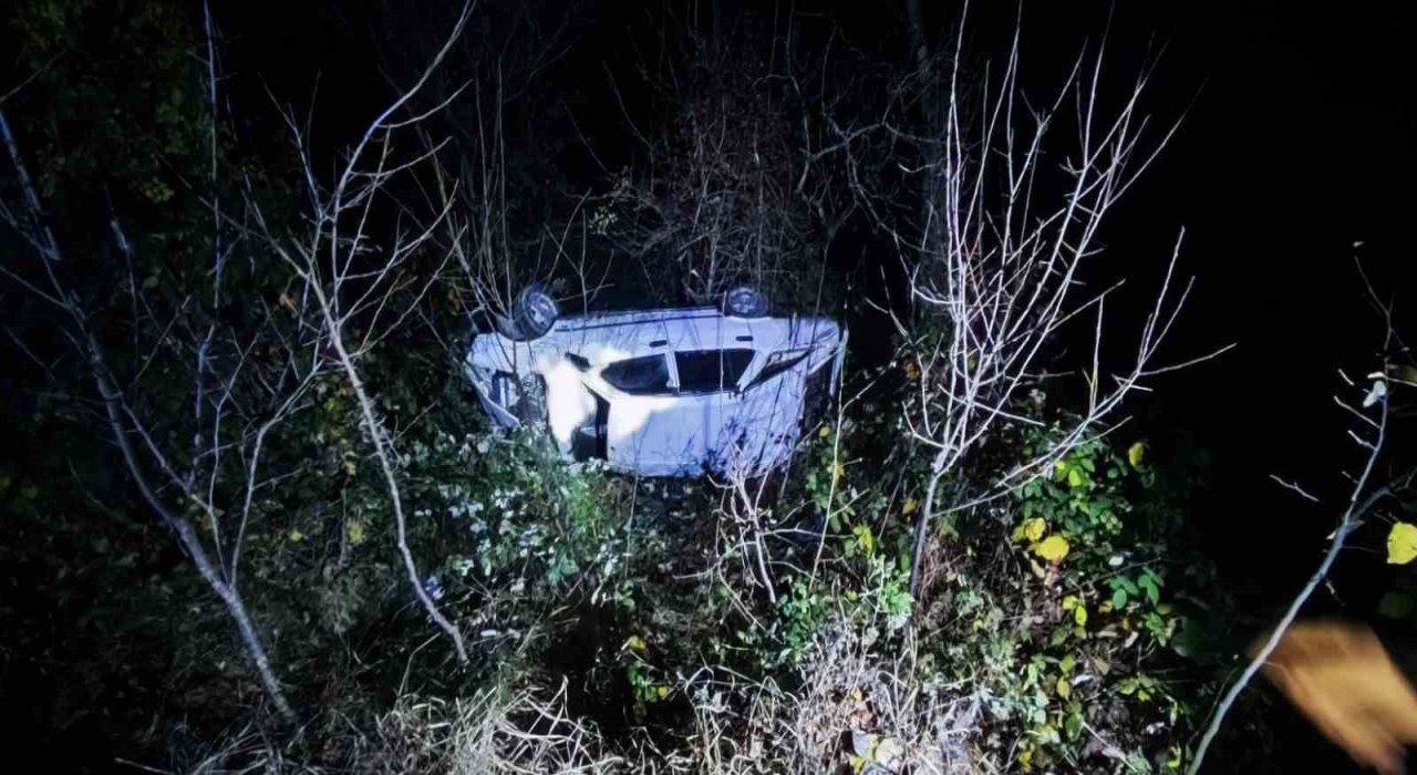 Artvinde otomobil uçuruma yuvarlandı: 4 yaralı