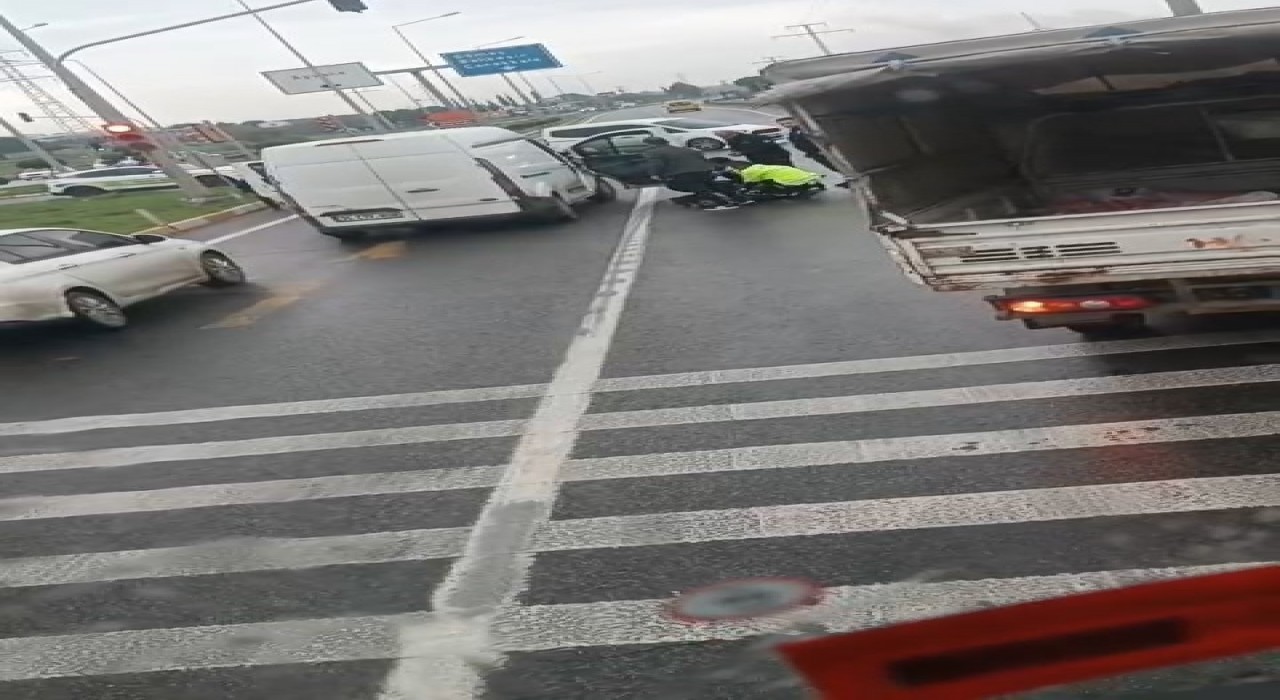 Ayvalıkta polisten kaçan sürücü kovalamacada kıskıvrak yakalandı