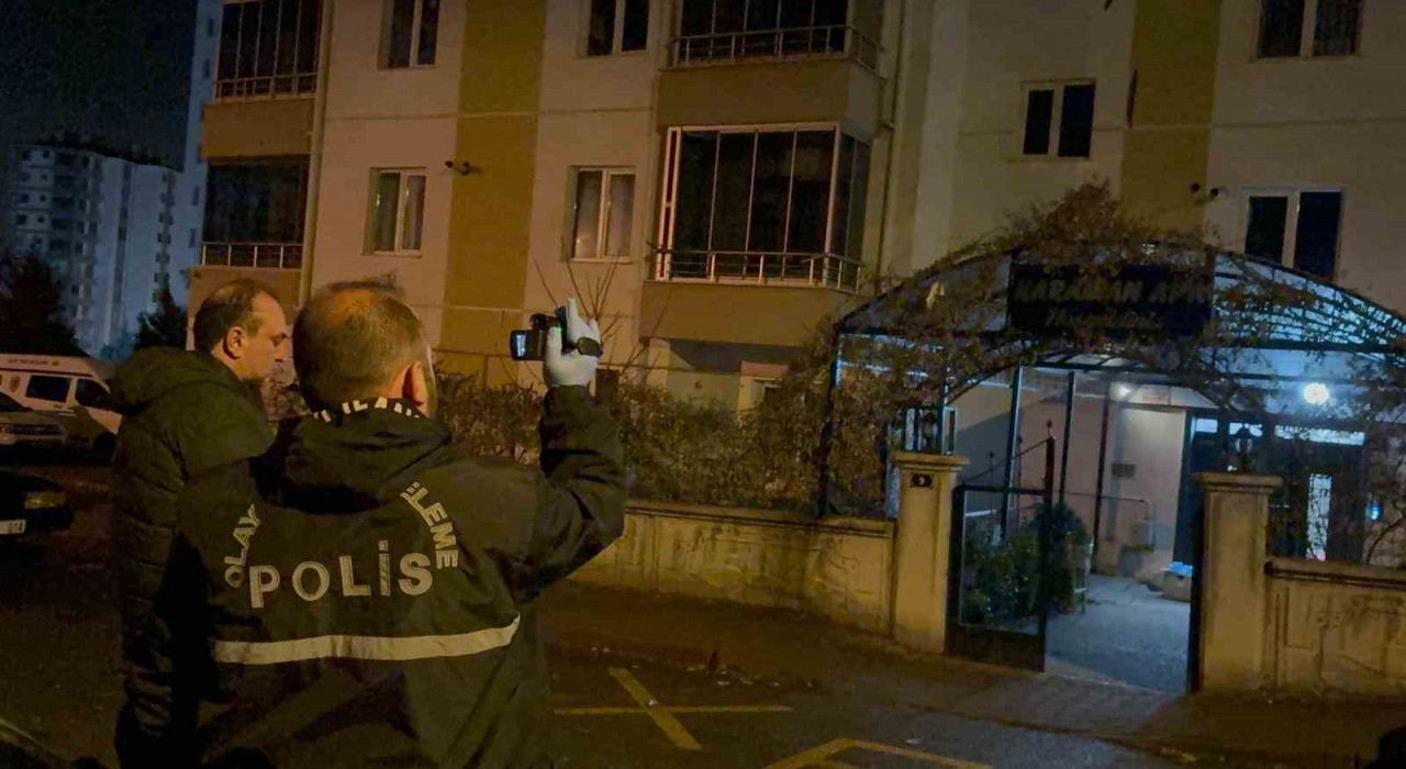 Baba-oğul arasındaki kavga kanlı bitti: 1i ağır 2 yaralı