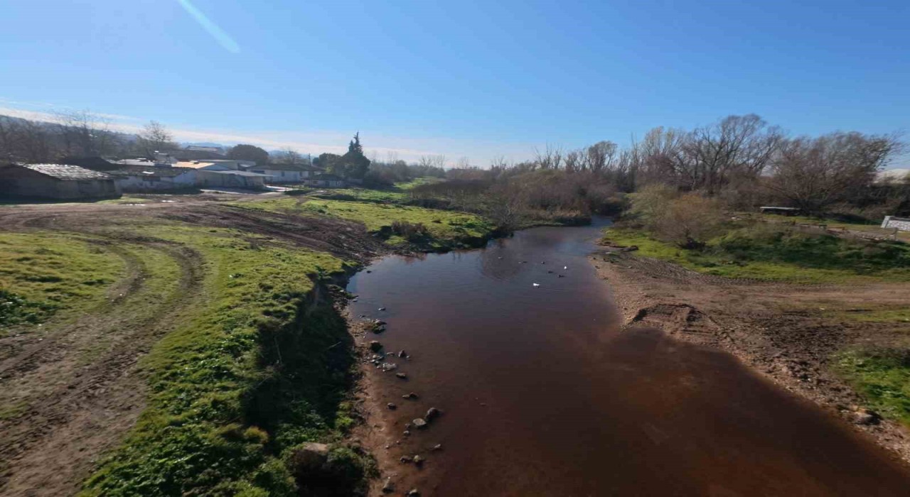 Babaeskide Şeytan deresinin rengi kahverengiye döndü