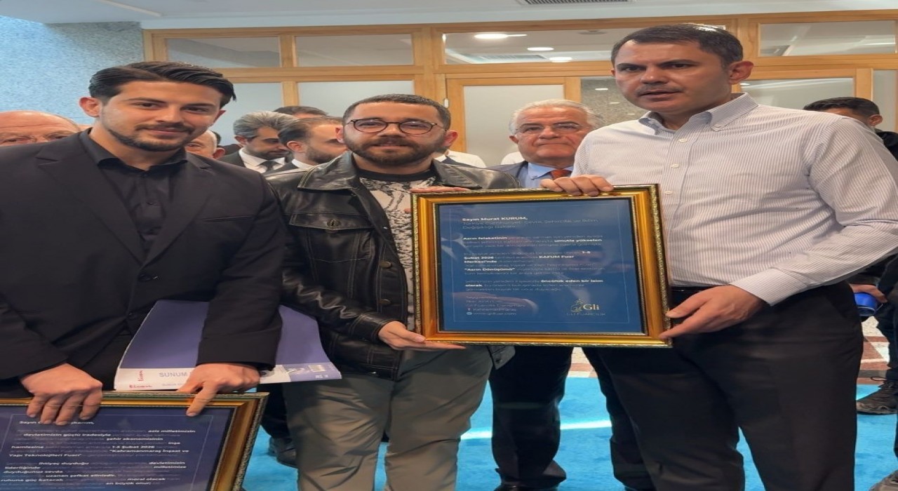 Bakan Kuruma fuar davetiyesi takdim edildi