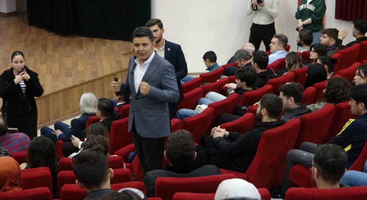 Bakan Yardımcısı Boyraz, UFest Çanakkalede gençlerle buluştu