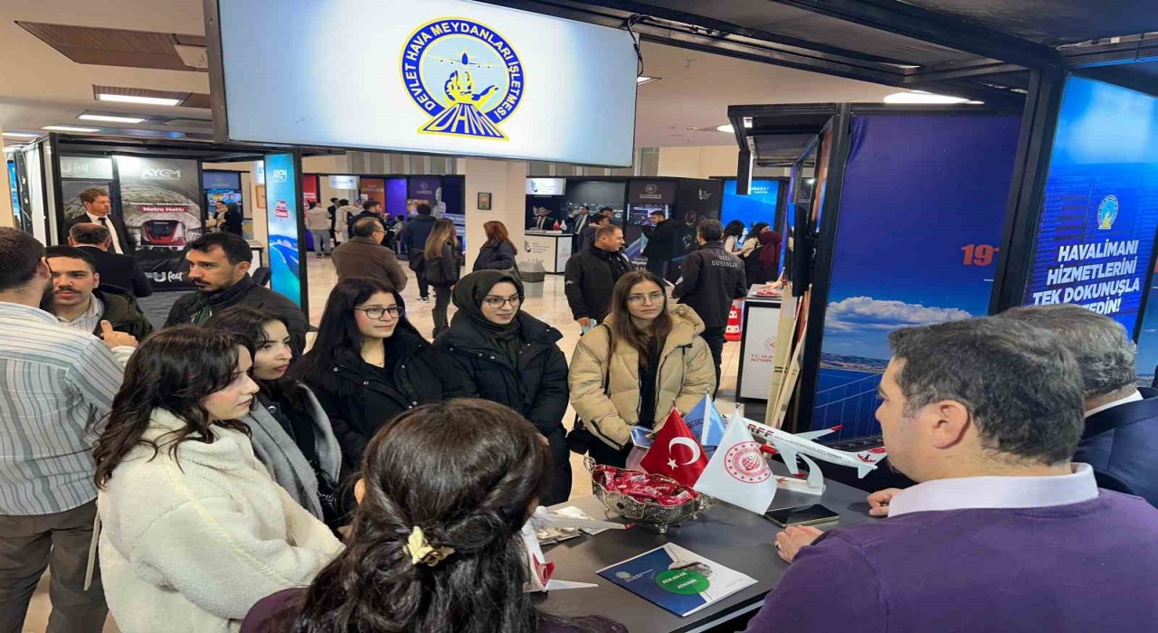 Balıkesir Üniversitesinde UFEST kapsamında DHMİ standına büyük ilgi