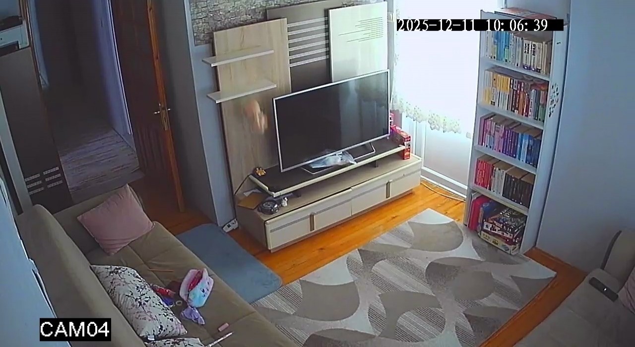 Balıkesirde kameralara yansıyan görüntüler depremin şiddetini gözler önüne serdi