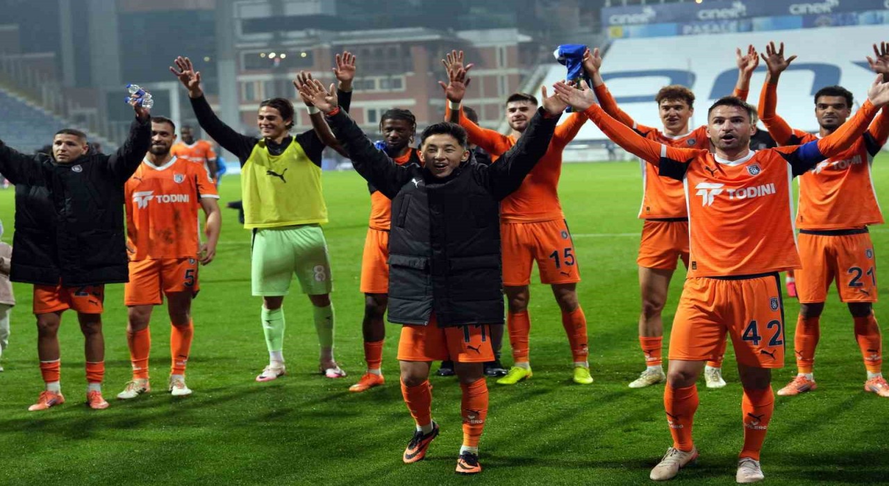 Başakşehir hedef Fenerbahçeyi yenerek galibiyet serisi yakalamak