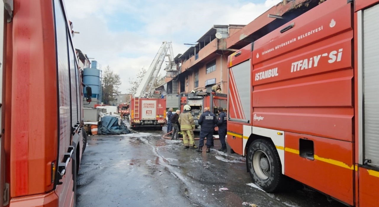 Başakşehirde plastik imalathanesinde yangın paniği
