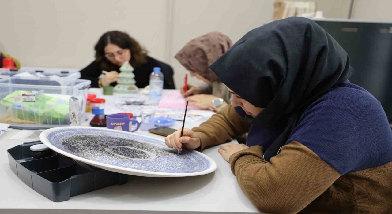 Başiskelede kadınlar geleneksel sanatları öğreniyor