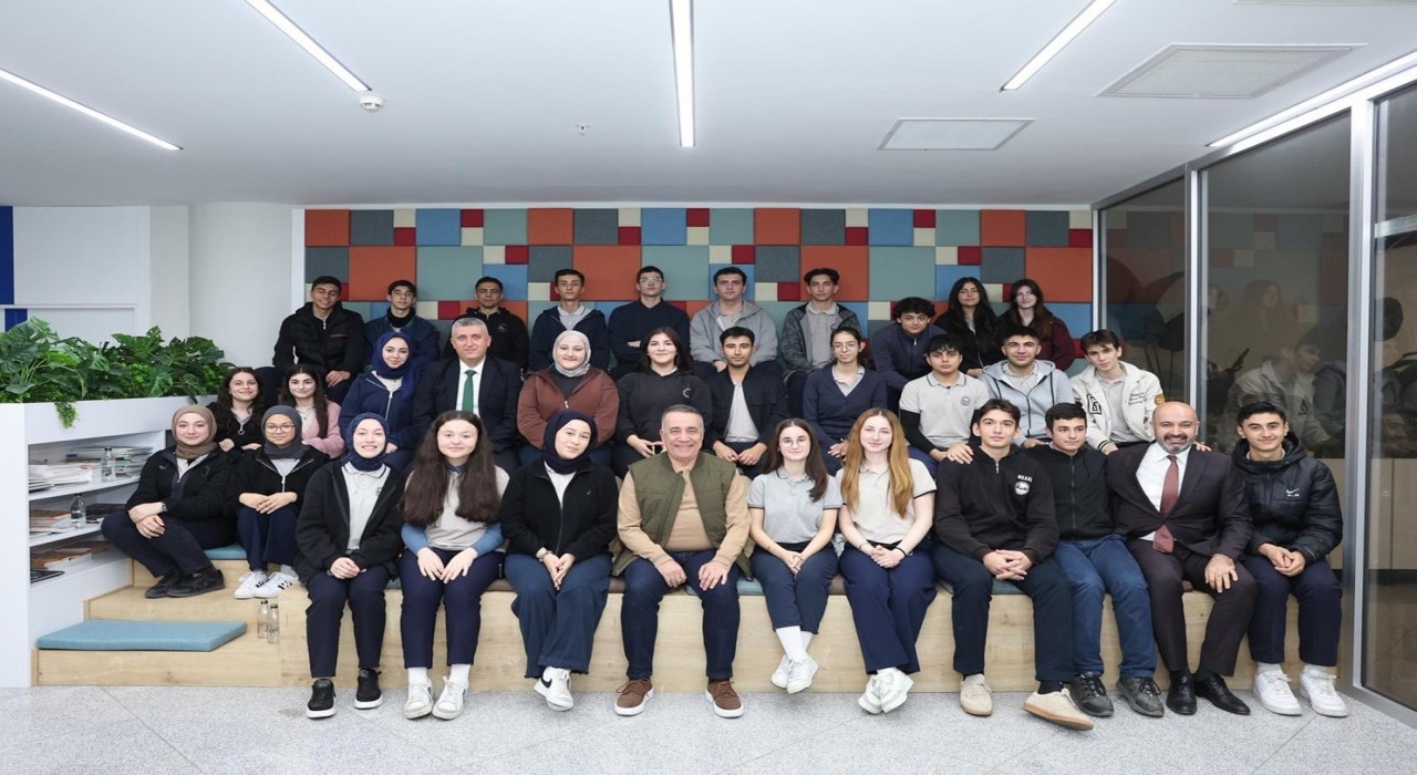 Başkan Dursun gençleri dinledi