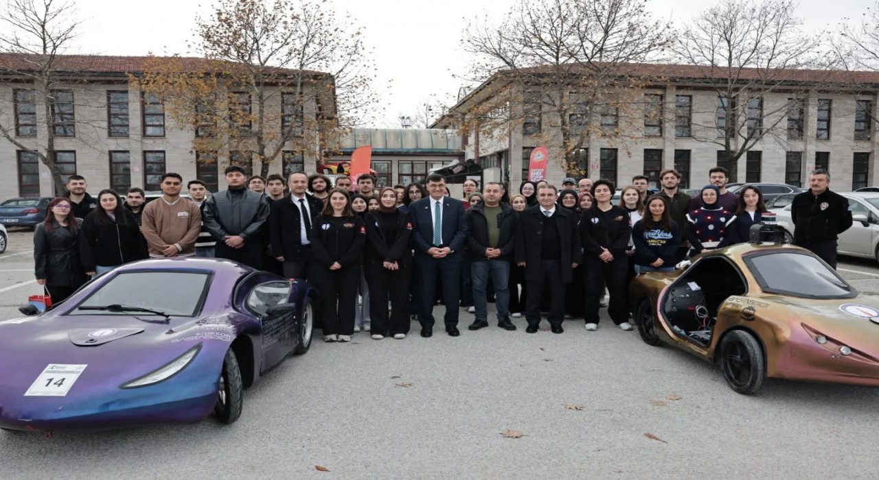 Başkan Eyüp Kahveciden DPÜnün alternatif enerjili araç ekibine ziyaret