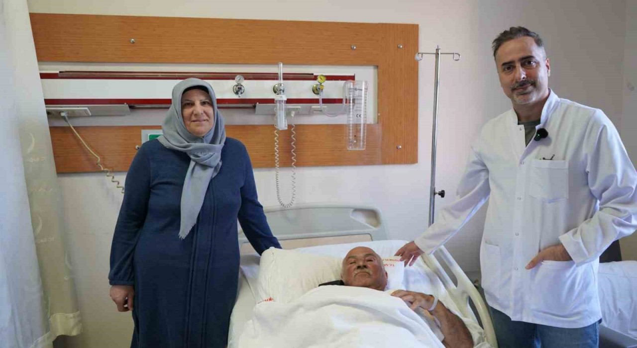 Batmanda kaynamayan omuz kırığı ters omuz protezi ameliyatıyla tedavi edildi