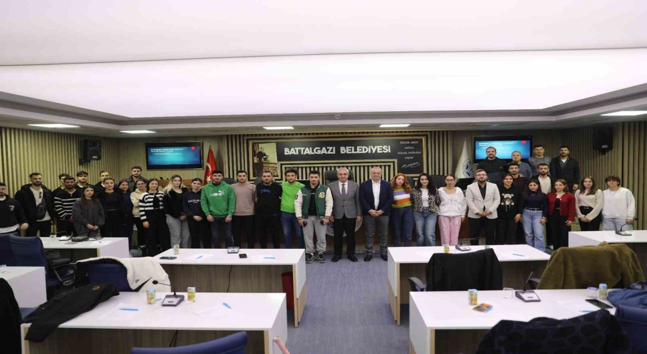 Battalgazide gençlik çalışmaları öğrencilerle istişare edildi