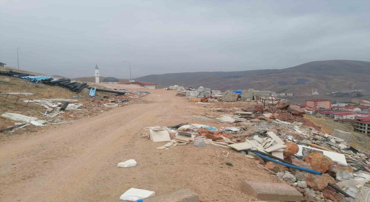 Bayburt Kent Konseyi Şehit Osman Dağına dökülen hafriyat için girişimde bulundu