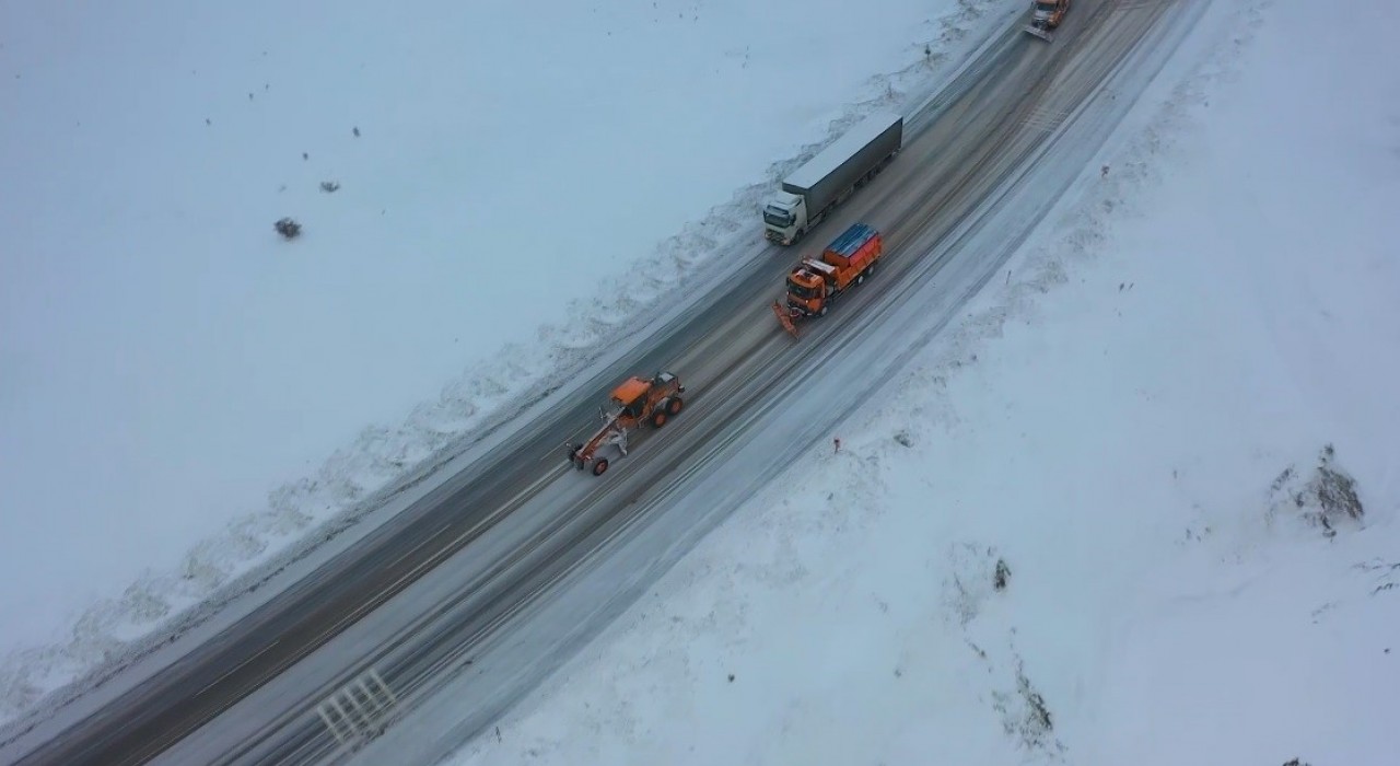 Bayburt ve Erzincanın yüksek kesimlerinde kar yağışı etkili oldu