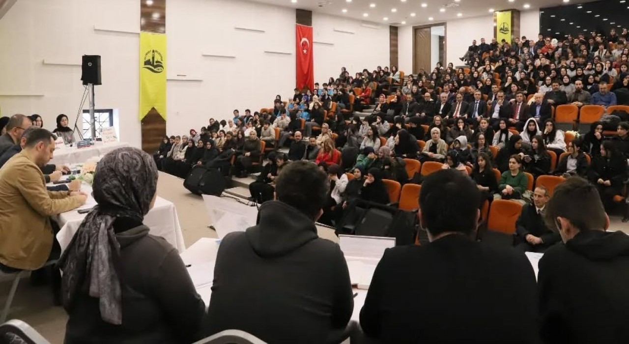 Bayburtta ‘Liseler Arası Münazara Yarışması düzenlendi