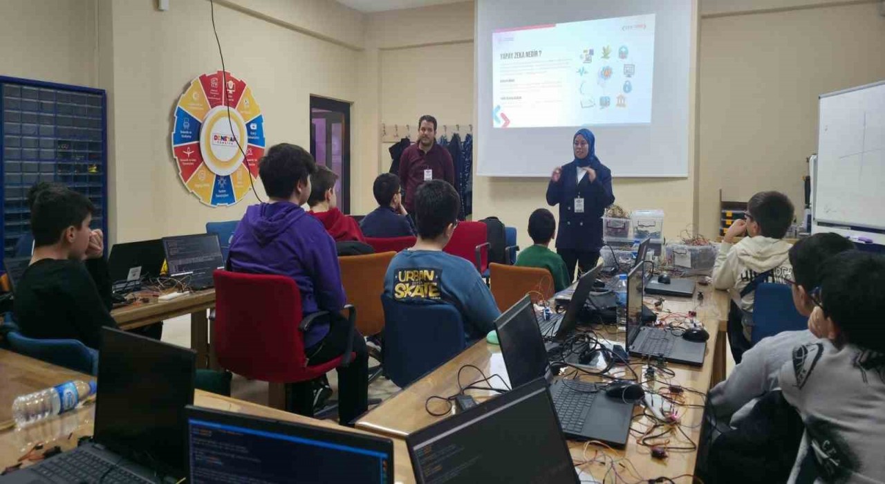 Bayburtta öğrencilere yapay zekanın işleyişi anlatılarak eğitim verildi