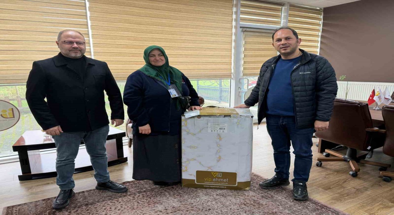 Bayrağı kızımın çeyizine koyacağım diyen kadının kızına çeyiz desteği