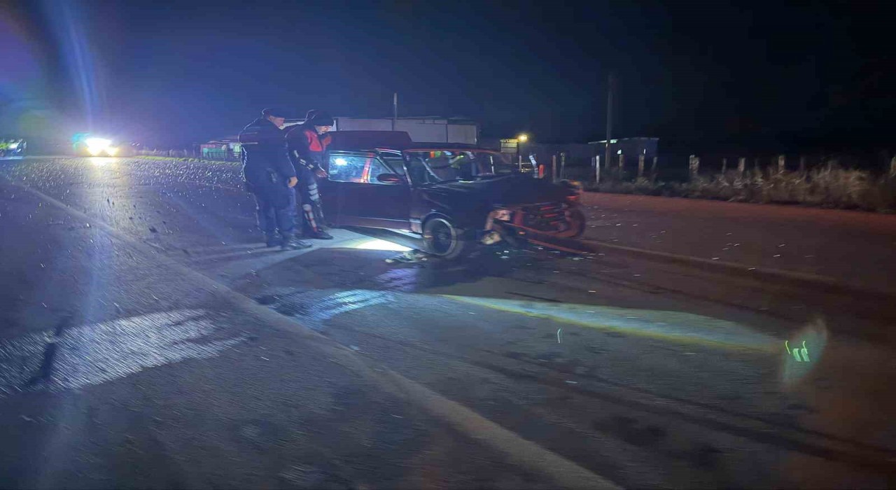 Bayramiçte otomobille motorsiklet çarpıştı: 3 kişi yaralandı