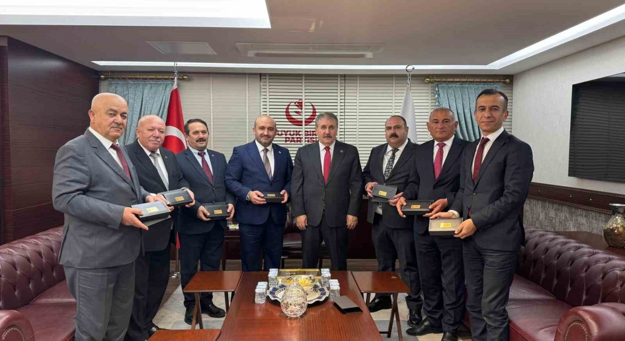 Belediye başkanları ve AK Parti Eskişehir İl Başkanı Albayrak, BBP lideri Desticiyi ziyaret etti