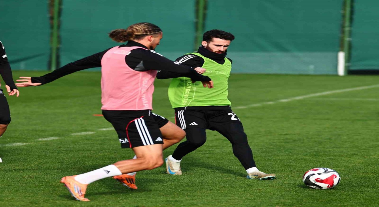 Beşiktaşta Rafa Silva, takımla birlikte çalıştı