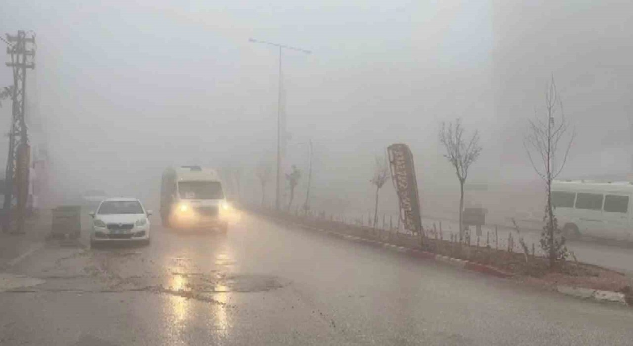 Besnide yoğun sis etkili oldu