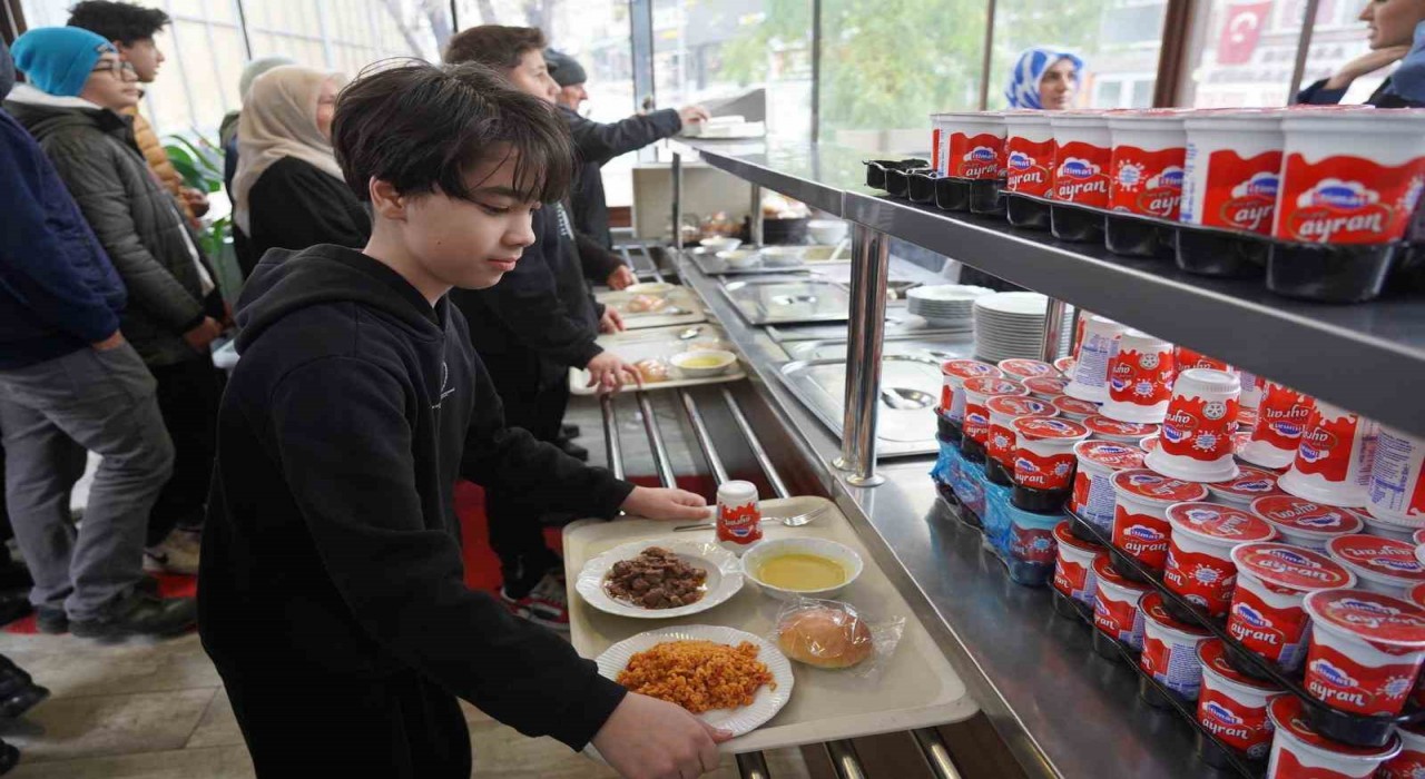 Bilecikli şehit İlhan Onganın anısına binlerce kişiye ücretsiz yemek dağıtıldı