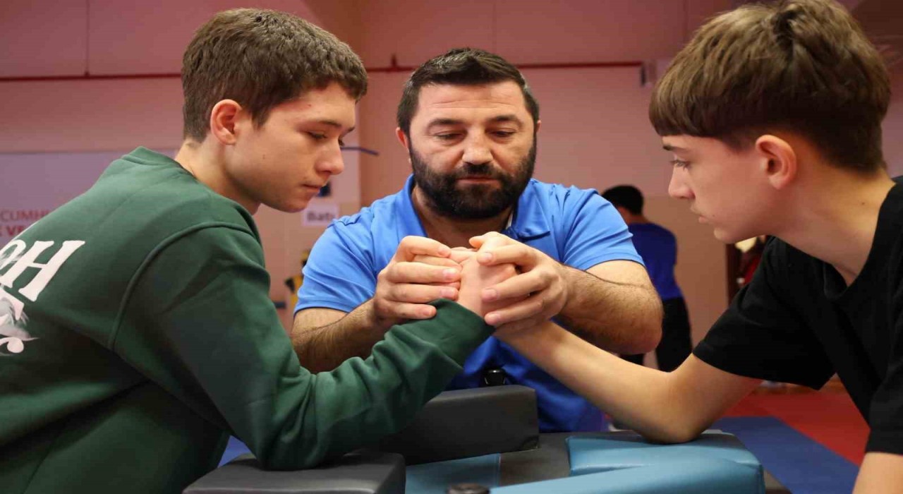 Bilecikte Bilek Güreşi Gençler İl Birinciliği tamamlandı