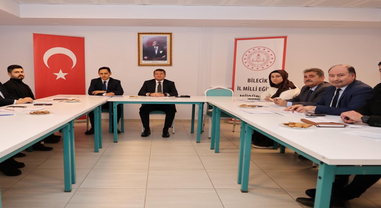 Bilecikte ortaokul müdürleriyle eğitim değerlendirme toplantısı