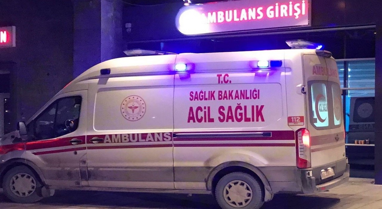 Bilecikte otobüs ile otomobil çarpıştı: 3 yaralı