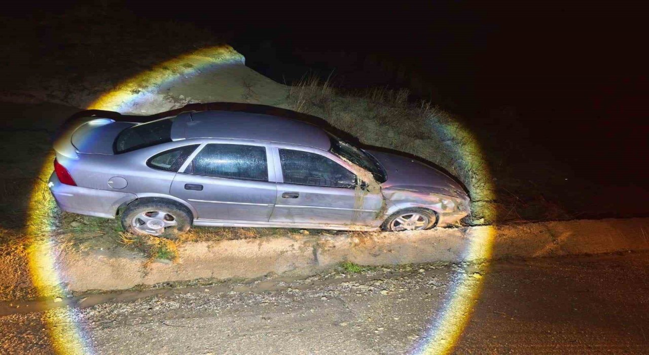 Bilecikte otomobil yoldan çıktı: 2 yaralı