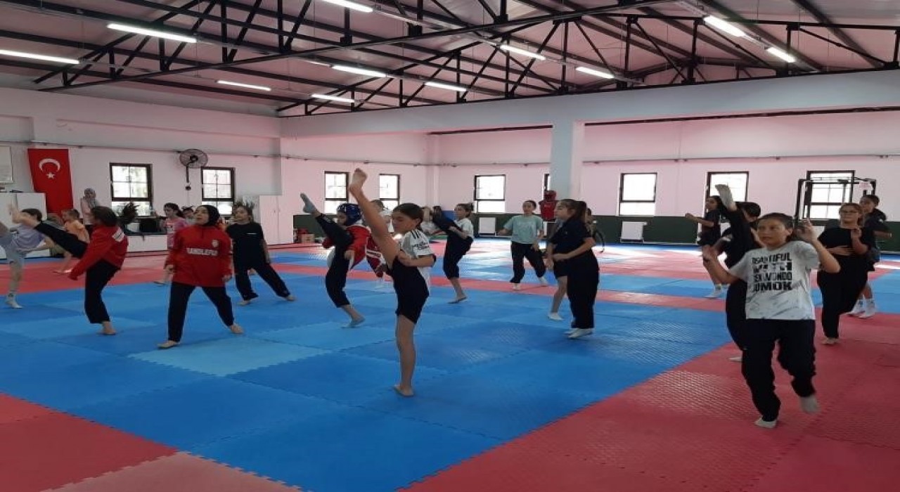 Bilecikte taekwondo antrenmanları aralıksız sürüyor