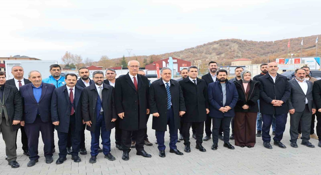 Bingöle 5 yeni ambulans ve 2 UMKE aracı tahsis edildi