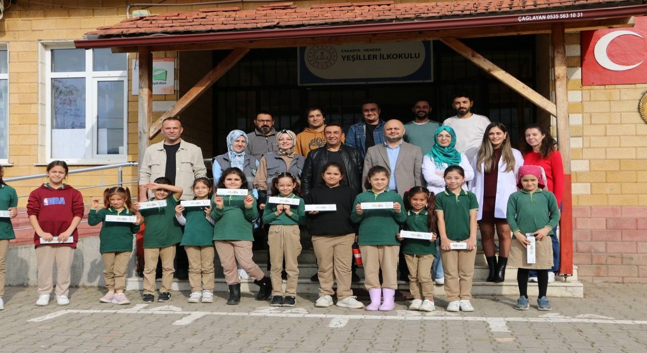 Bir Hikaye Bin Neşe çocukların yüzünde tebessüm oluyor