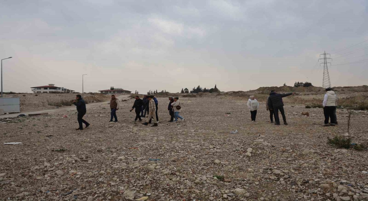 ‘Biz anlaşıp yapamadık ama yaparsa devletimiz yapar diyen site sakinleri, yuvalarından geriye kalan boş arazinin rezerv alanına alınmasını istiyorlar
