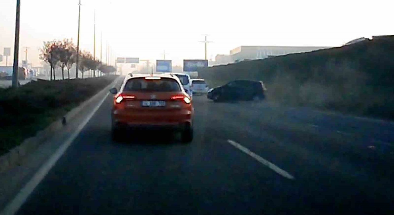 Boluda kaza anı güvenlik kamerasında: Makasa giren araç kazaya neden olmuş