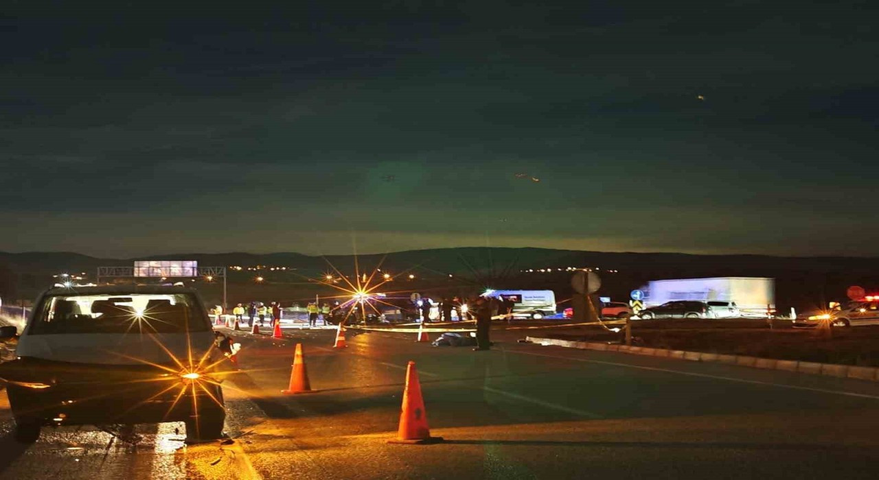 Boluda minibüsle motosiklet çarpıştı: 1 ölü, 1 yaralı