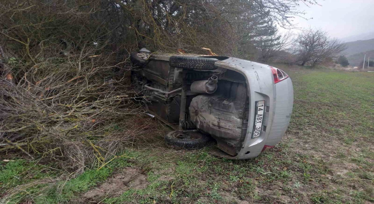 Boluda takla atan otomobil metrelerce sürüklendi